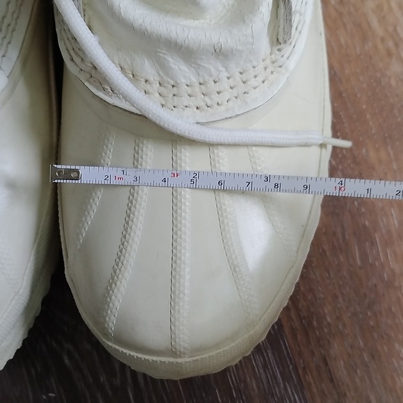 Sorel Kids Cream Boots with Fur Lining Size 8 - Picture 9 of 11